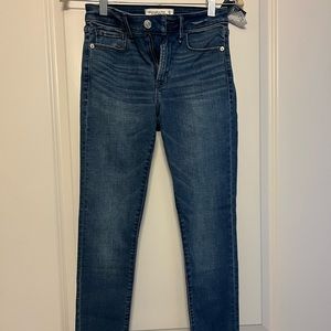 Abercrombie Super Skinny Jeans | Size 0 | Medium Wash Jeans NEVER WORN